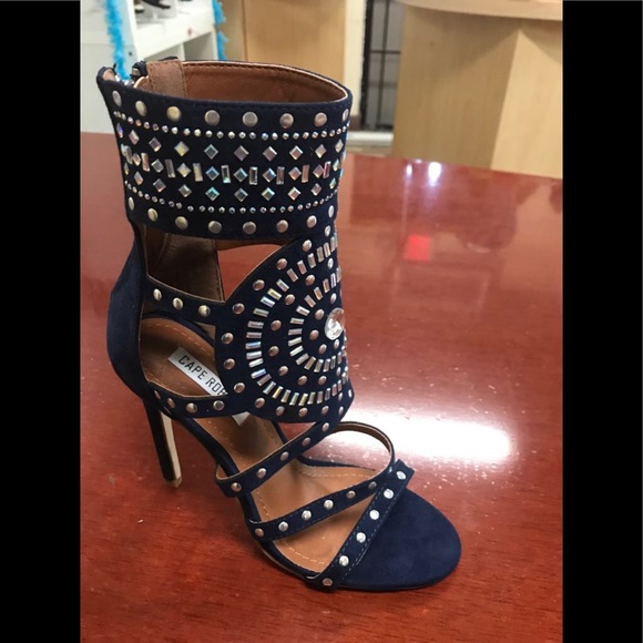 Shoes 👠 - Picture 2 of 6